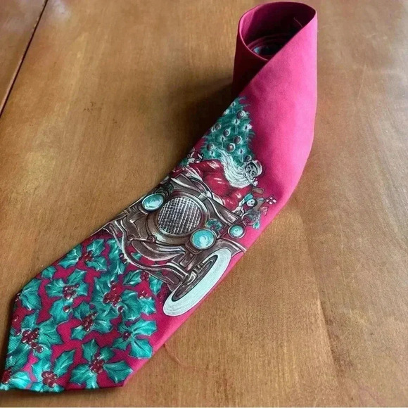 VTG Gant Christmas Tie 100% Silk “Limited Edition” Santa Mistletoe Made In USA - Picture 1 of 6